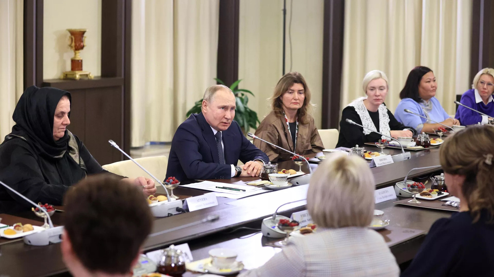 Владимир Путин встретился с матерями военнослужащих