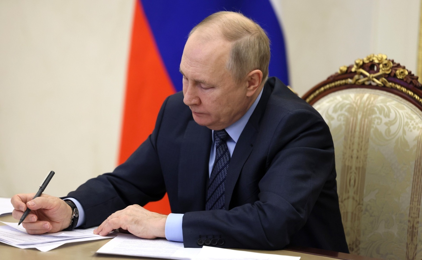 Владимир Путин социаль мәсьәләләр өҫтөнлөклө булыуын билдәләне