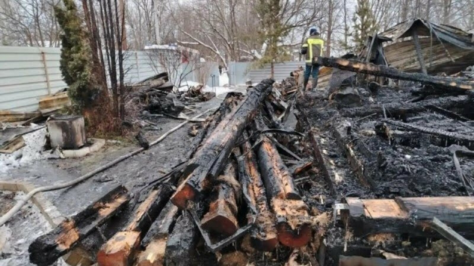 В Башкирии в пожаре погибла женщина и пострадал мужчина