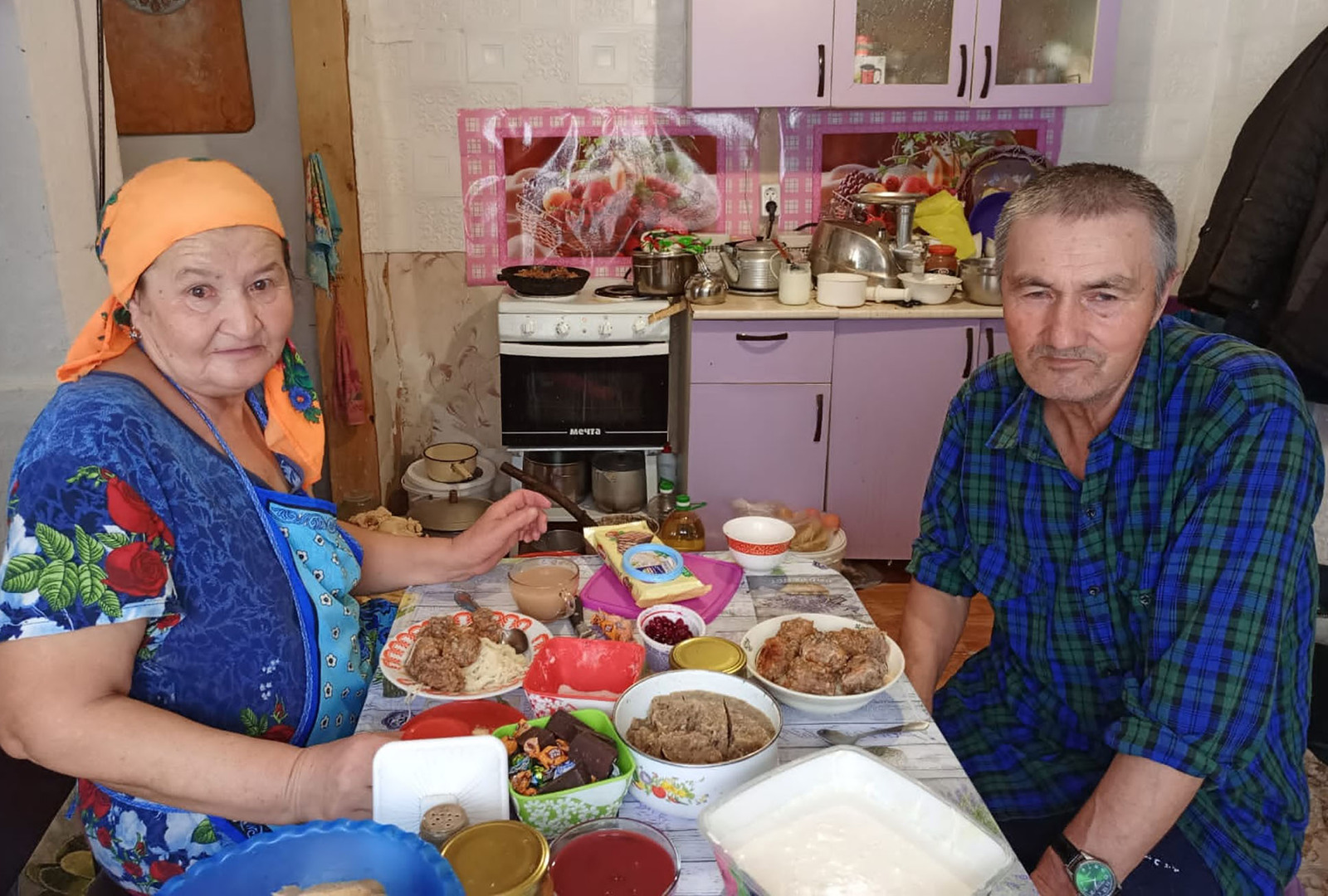 «Тышта -45 градус, ә уларҙа – туй»