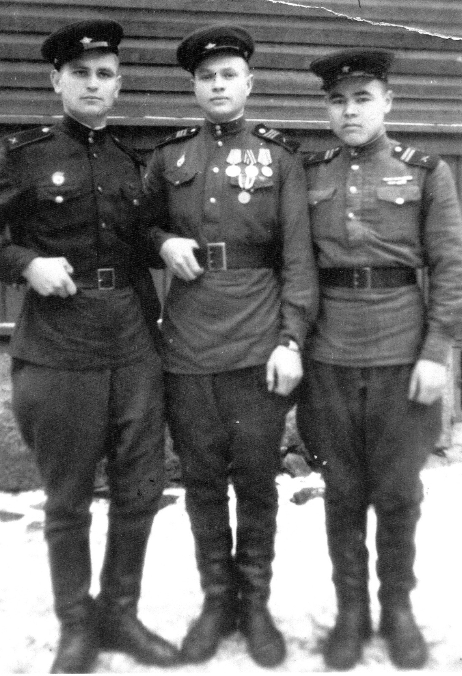 МИҢЛЕҒӘЛЕ ҠУЛАНЧИН (уңда) ЯУҘАШТАРЫ МЕНӘН. 1946 йыл.