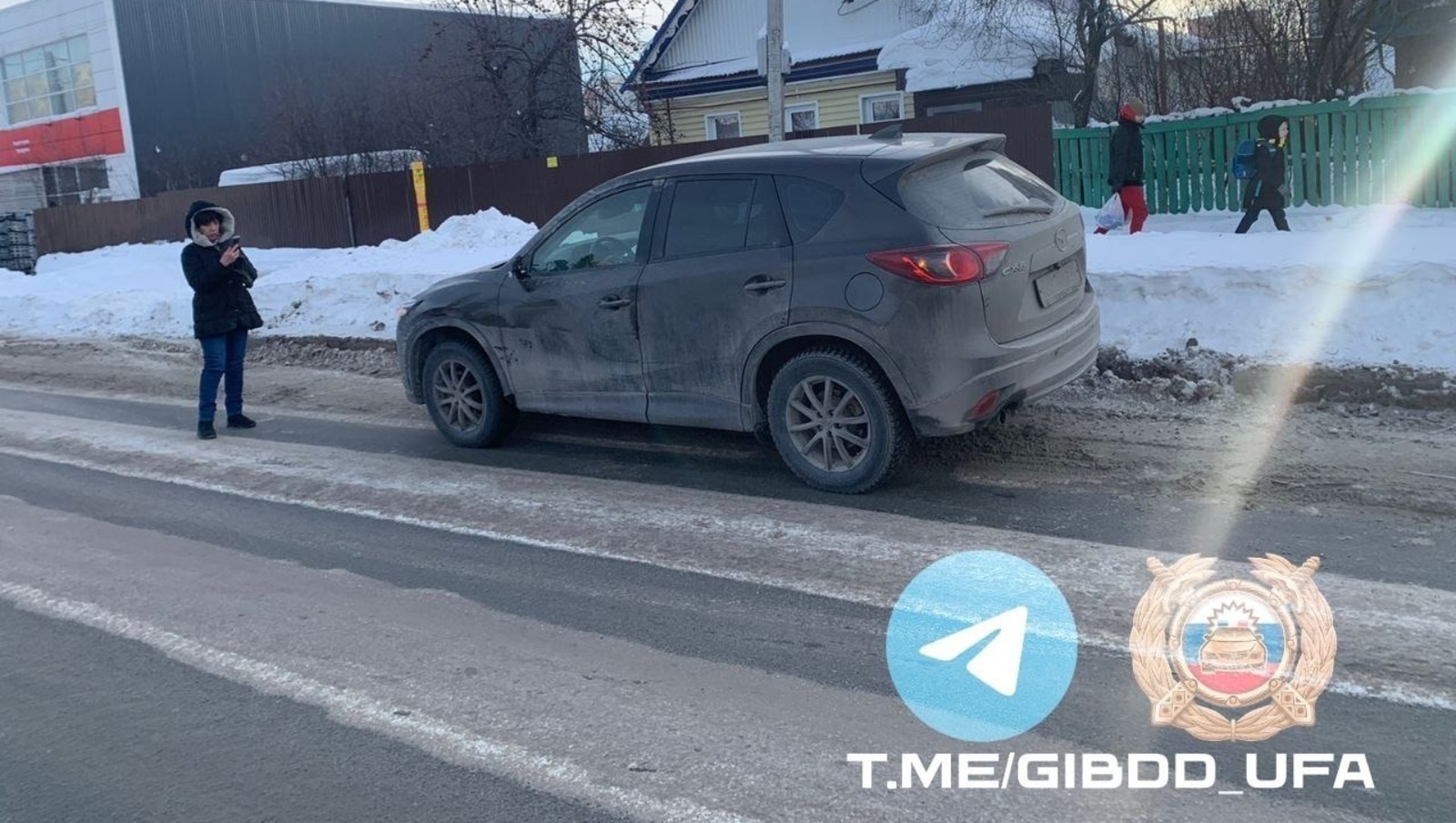 В Уфе ребенок выбежал на дорогу из-за снежного вала и попал под колеса Mazda CX-5