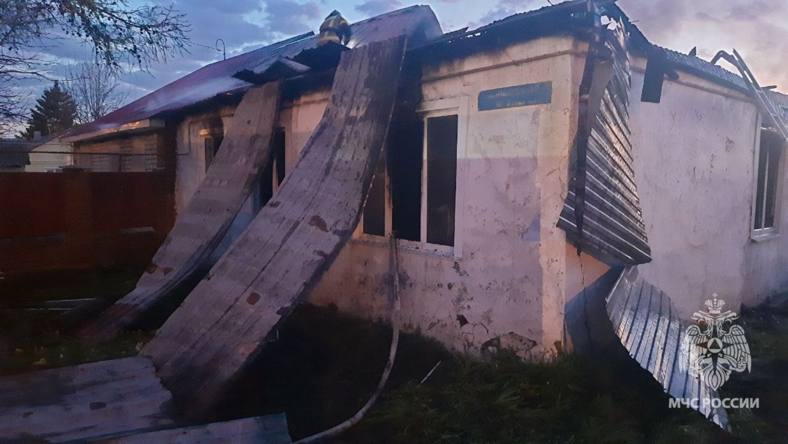 В Башкирии при пожаре в доме погибли мать с сыном