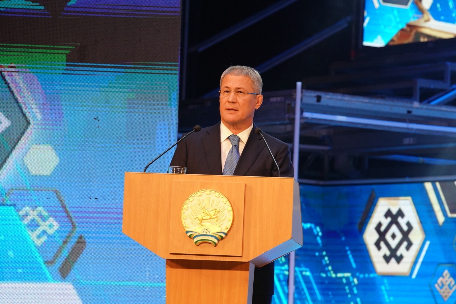 Байрам менән, Республика!