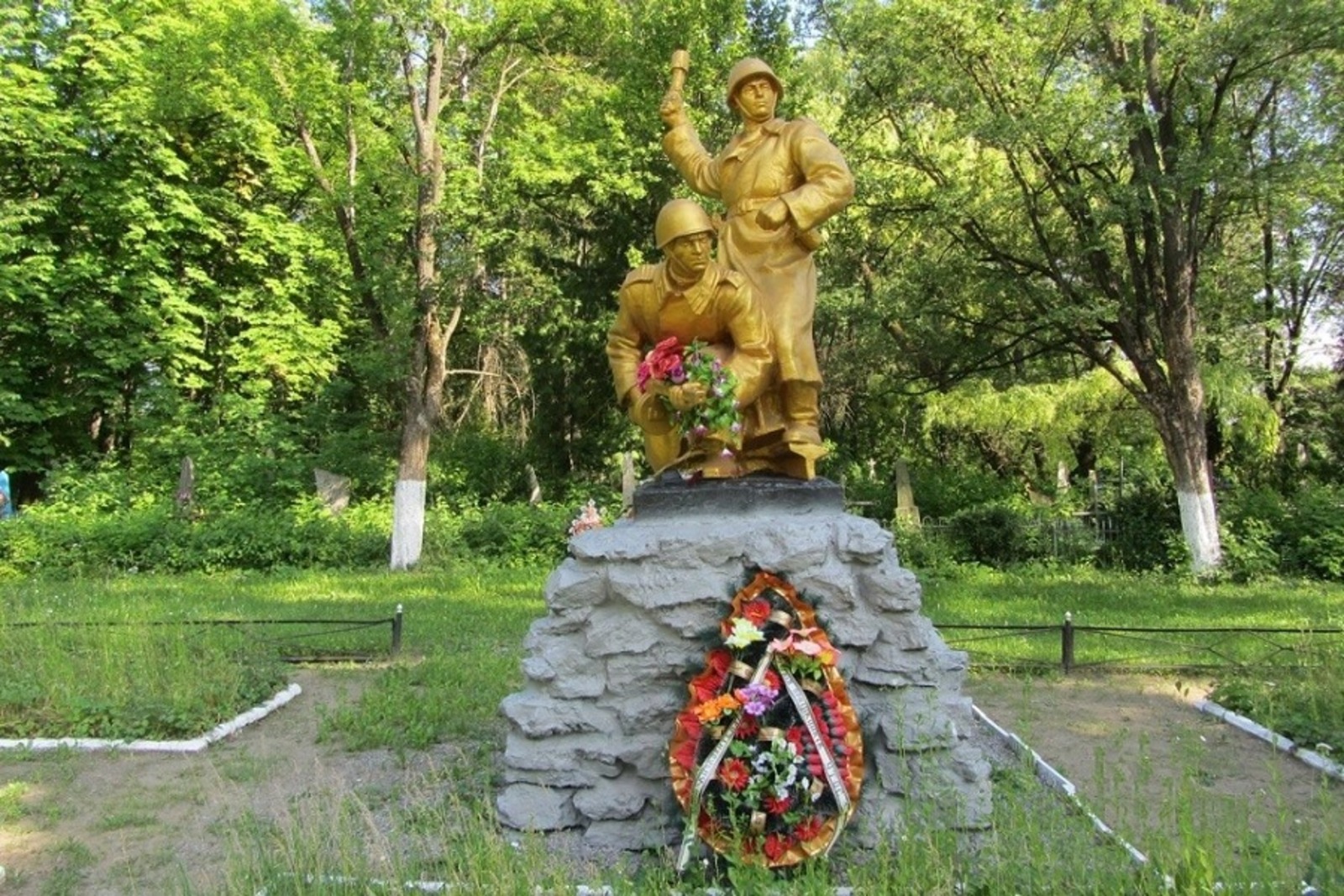 Украинаның Каменец-Подольск ҡалаһындағы был һәйкәл уны азат итеп һәләк булған 7000-ләп яугир, шул иҫәптән яҡташыбыҙ Иван Прохоров хөрмәтенә ҡуйылған була. Уны, ҡыҙғанысҡа ҡаршы, 2022 йылда емерәләр...